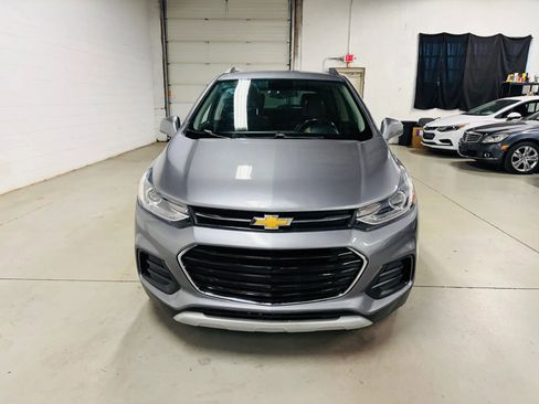 Used 2019 Chevrolet Trax LT w/ LT Convenience Package FWD image 3