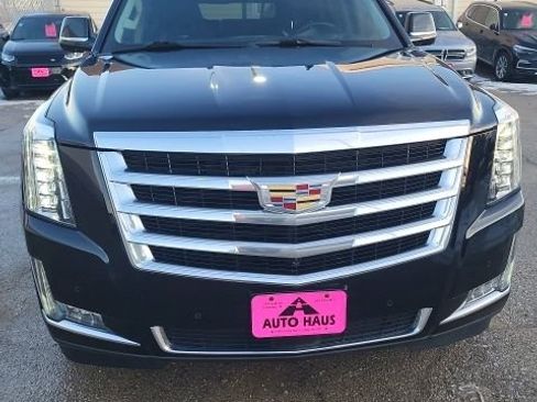 Used 2019 Cadillac Escalade ESV Premium Luxury image 27