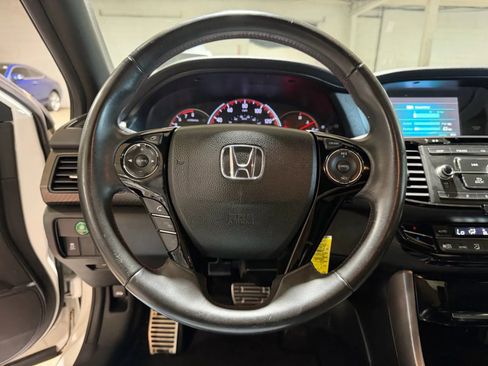 Used 2017 Honda Accord Sport Special Edition image 12