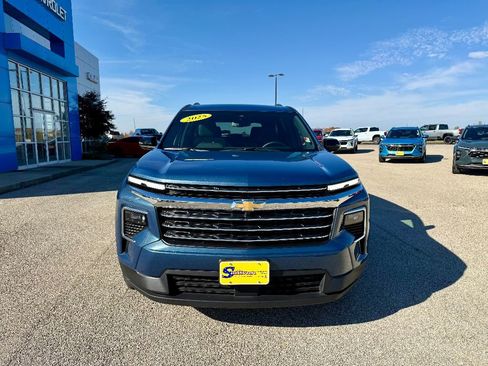 Used 2025 Chevrolet Traverse LT image 7