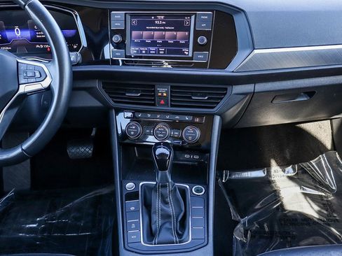 Used 2024 Volkswagen Jetta SE image 14