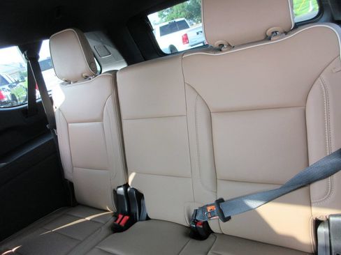 Certified 2023 Chevrolet Suburban Premier w/ Premium Package AWD/4WD image 25