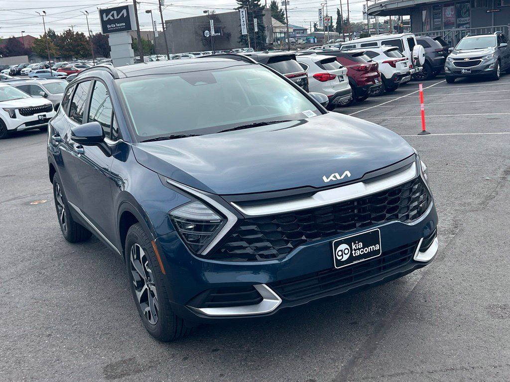 Certified 2025 Kia Sportage EX w/ EX Premium Package AWD/4WD image 7