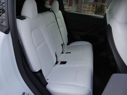 Used 2023 Tesla Model Y Long Range image 19