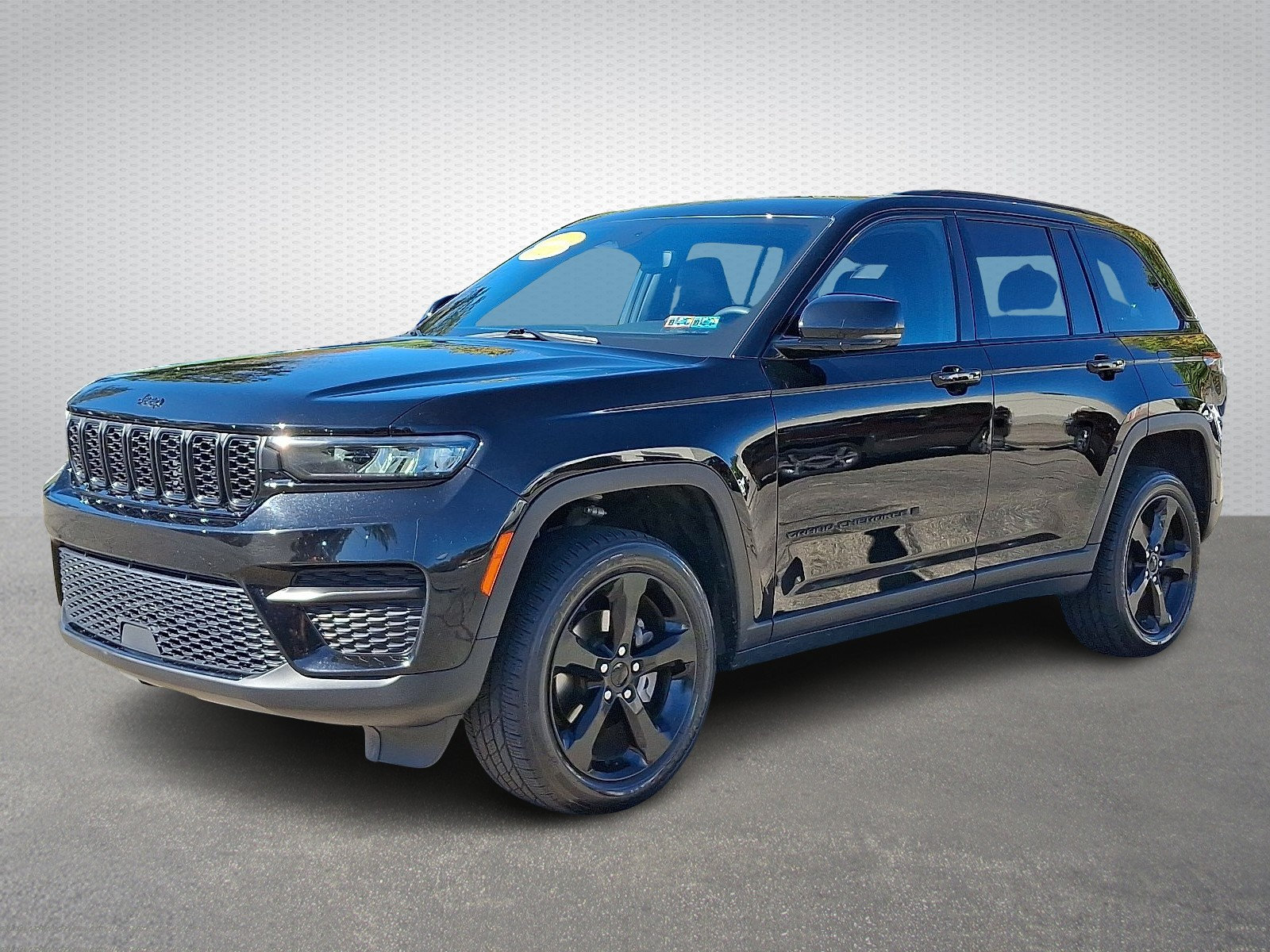 Certified 2023 Jeep Grand Cherokee Altitude AWD/4WD image 3