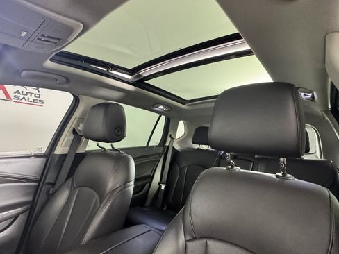 Used 2019 Buick Envision Essence FWD image 12