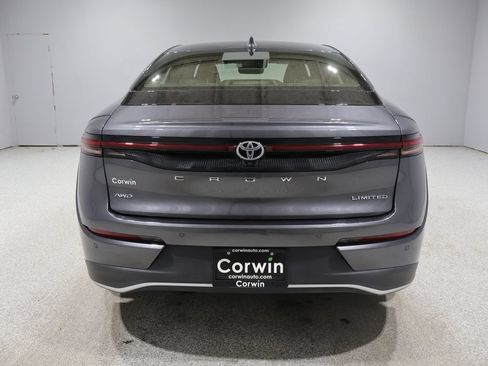Used 2023 Toyota Crown AWD/4WD image 3