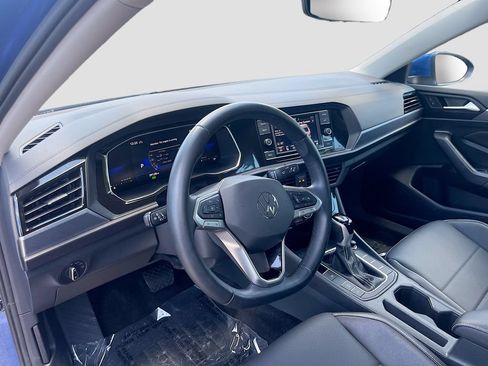 Used 2023 Volkswagen Jetta SE FWD image 9