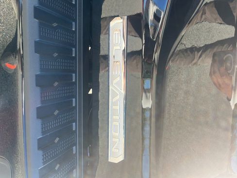 New 2025 GMC Sierra 1500 Elevation image 25
