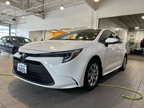 Used 2023 Toyota Corolla LE image 5