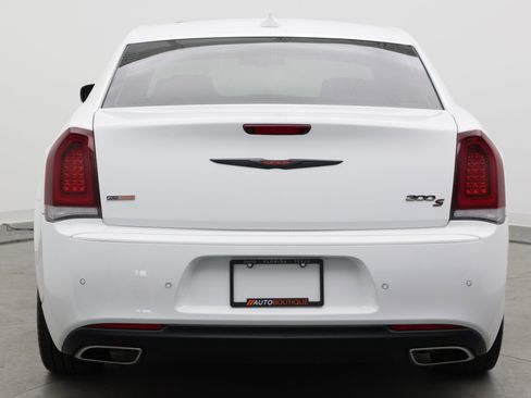 Used 2022 Chrysler 300 S RWD image 8