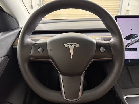 Used 2022 Tesla Model Y Long Range AWD/4WD image 13