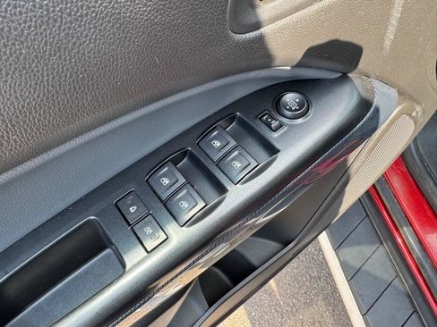 Used 2015 Chevrolet Colorado Z71 AWD/4WD image 17