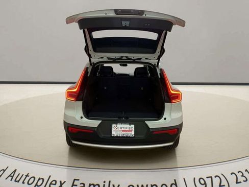 Used 2025 Volvo XC40 B5 Plus image 92