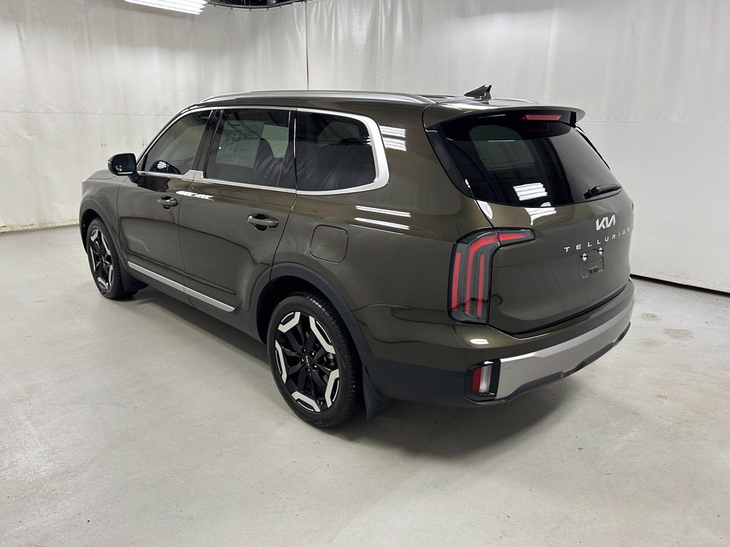 Used 2025 Kia Telluride EX w/ EX Captain's Chair Package AWD/4WD image 6