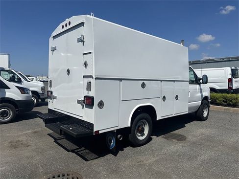 New 2024 Ford E-350 and Econoline 350 Super Duty w/ Power Windows & Locks Group image 5