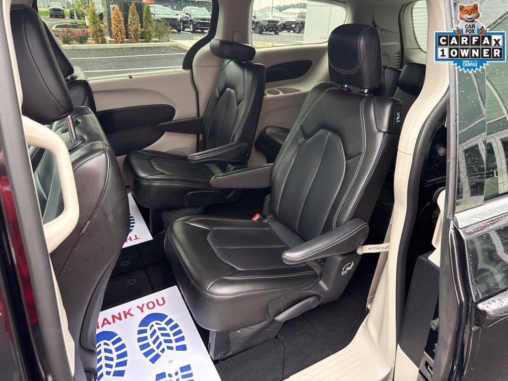 Used 2023 Chrysler Pacifica Touring-L FWD image 32
