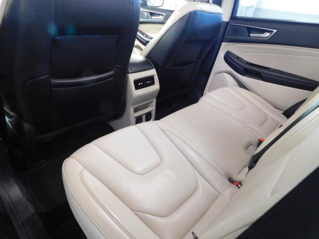 Used 2019 Ford Edge Titanium FWD image 12