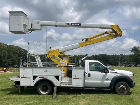 Used 2016 Ford F550 4x4 Regular Cab Super Duty image 6