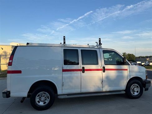 Used 2018 Chevrolet Express 2500 w/ Driver Convenience Package RWD image 10