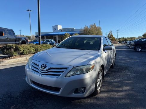 Used 2010 Toyota Camry LE image 6