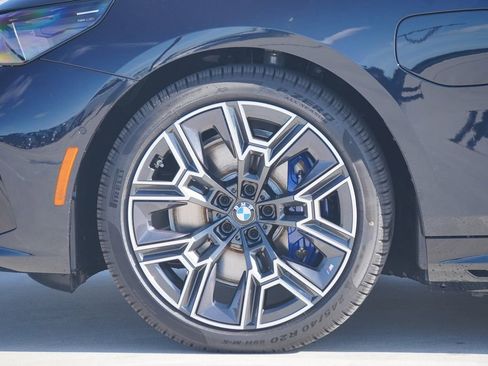 New 2026 BMW 550e xDrive w/ Premium Package image 5