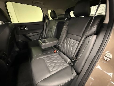 Used 2024 Nissan Rogue Platinum FWD image 23