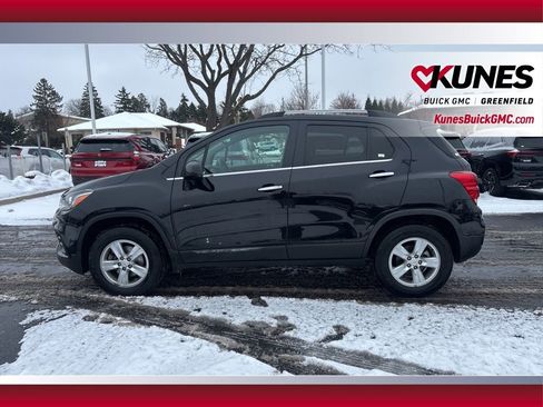 Used 2019 Chevrolet Trax LT w/ LT Convenience Package image 9