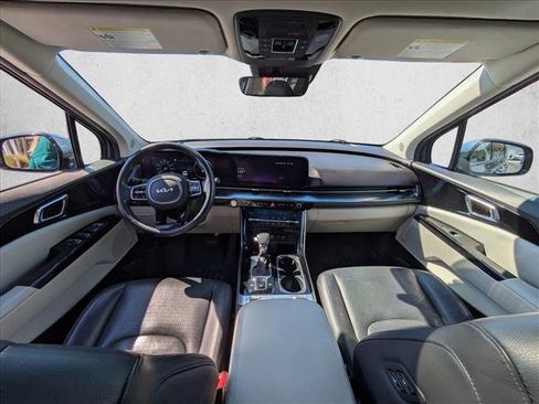 Used 2022 Kia Carnival SX Prestige image 19