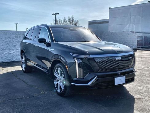 Certified 2026 Cadillac Vistiq Luxury image 37