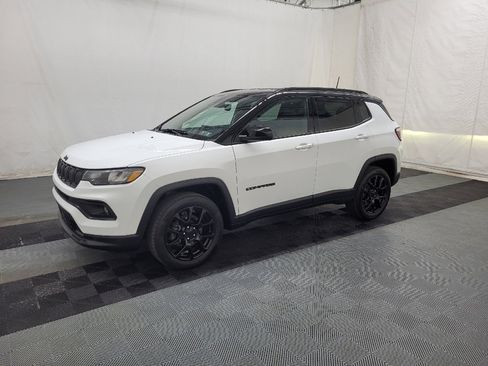 Used 2022 Jeep Compass Latitude w/ Convenience Group AWD/4WD image 2