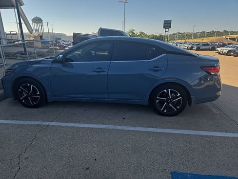 Used 2024 Nissan Sentra SV FWD image 2