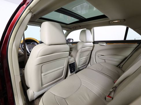 Used 2014 Chrysler 300 C RWD image 14