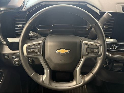 Used 2025 Chevrolet Silverado 2500 LT w/ Convenience Package image 18