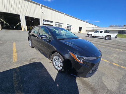 Used 2022 Toyota Corolla LE image 4