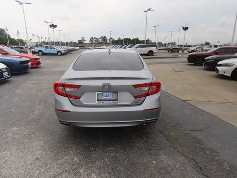 Used 2018 Honda Accord Touring image 13