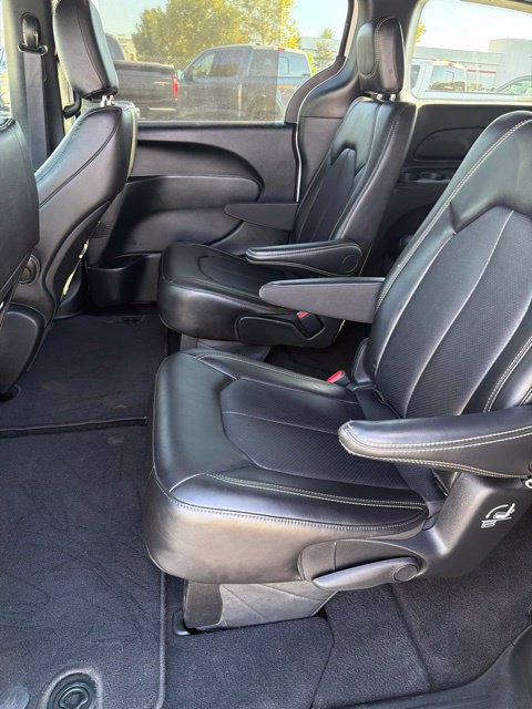 Used 2025 Chrysler Pacifica Select FWD image 6