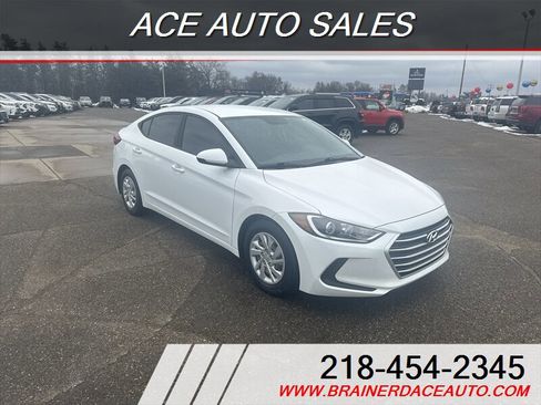 Used 2018 Hyundai Elantra SE image 2