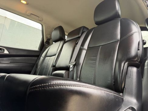 Used 2018 Nissan Pathfinder SL w/ Midnight Edition Package image 10