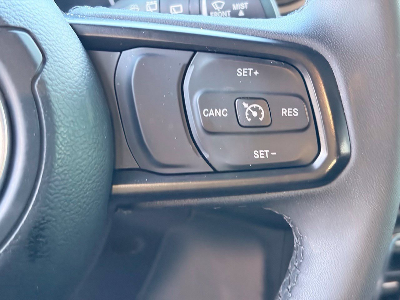 Used 2023 Jeep Wrangler Unlimited AWD/4WD image 32