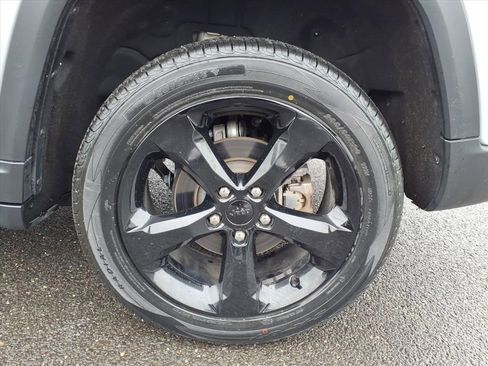 Used 2023 Jeep Grand Cherokee Altitude image 18