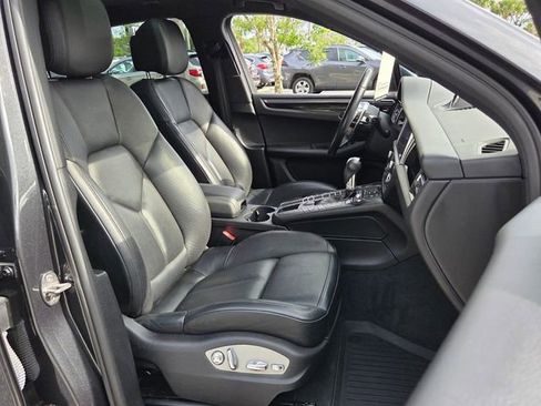 Used 2021 Porsche Macan AWD/4WD image 22