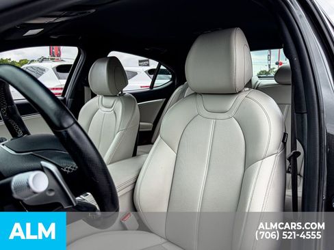 Used 2025 Genesis G70 2.5T RWD image 14