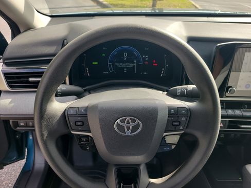 Used 2025 Toyota Camry LE w/ Convenience Package FWD image 27