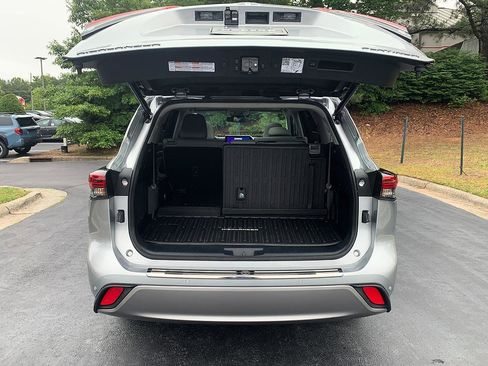 Used 2023 Toyota Highlander Platinum FWD image 20