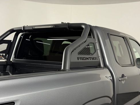 Used 2023 Nissan Frontier SV w/ Midnight Edition Package image 9