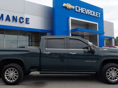 Used 2025 Chevrolet Silverado 2500 LTZ w/ LTZ Premium Package image 3