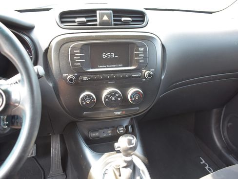 Used 2018 Kia Soul FWD image 18