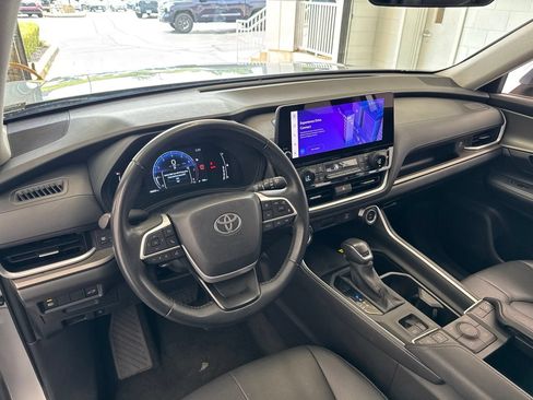 Used 2025 Toyota Grand Highlander AWD image 17
