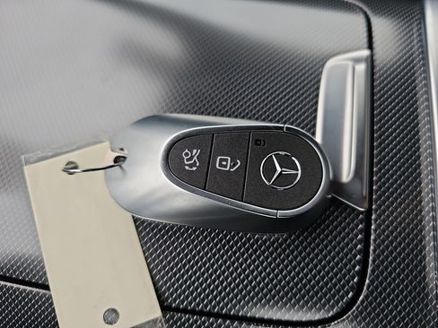 Certified 2025 Mercedes-Benz GLC 300 4MATIC image 37